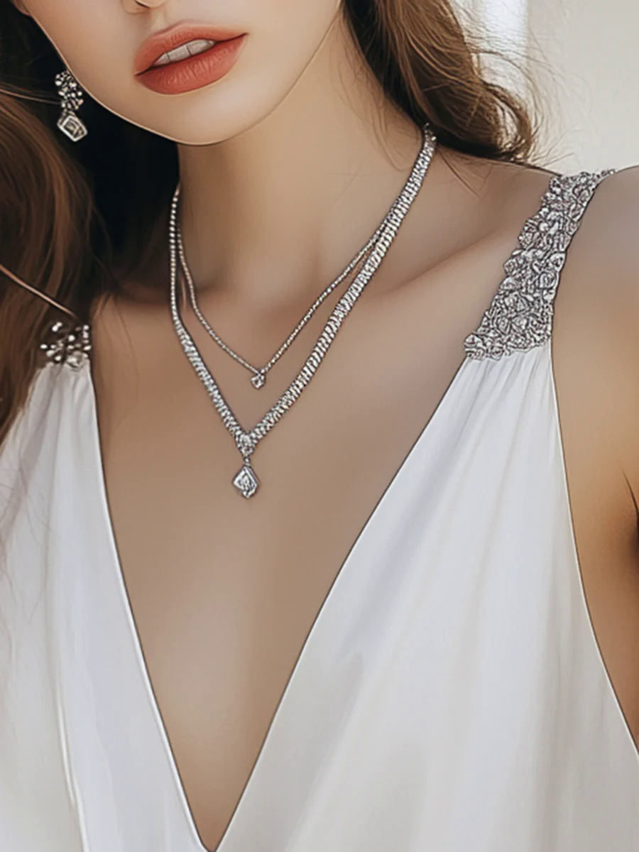 Elegant And Romantic Silver Shoulder Strap V-neck Sleeveless Loose Chiffon Top